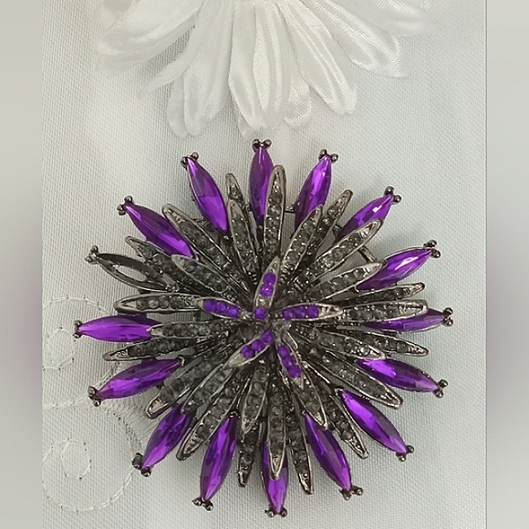 Vintage | Purple Silver Tone Floral Brooch - Picture 7 of 7